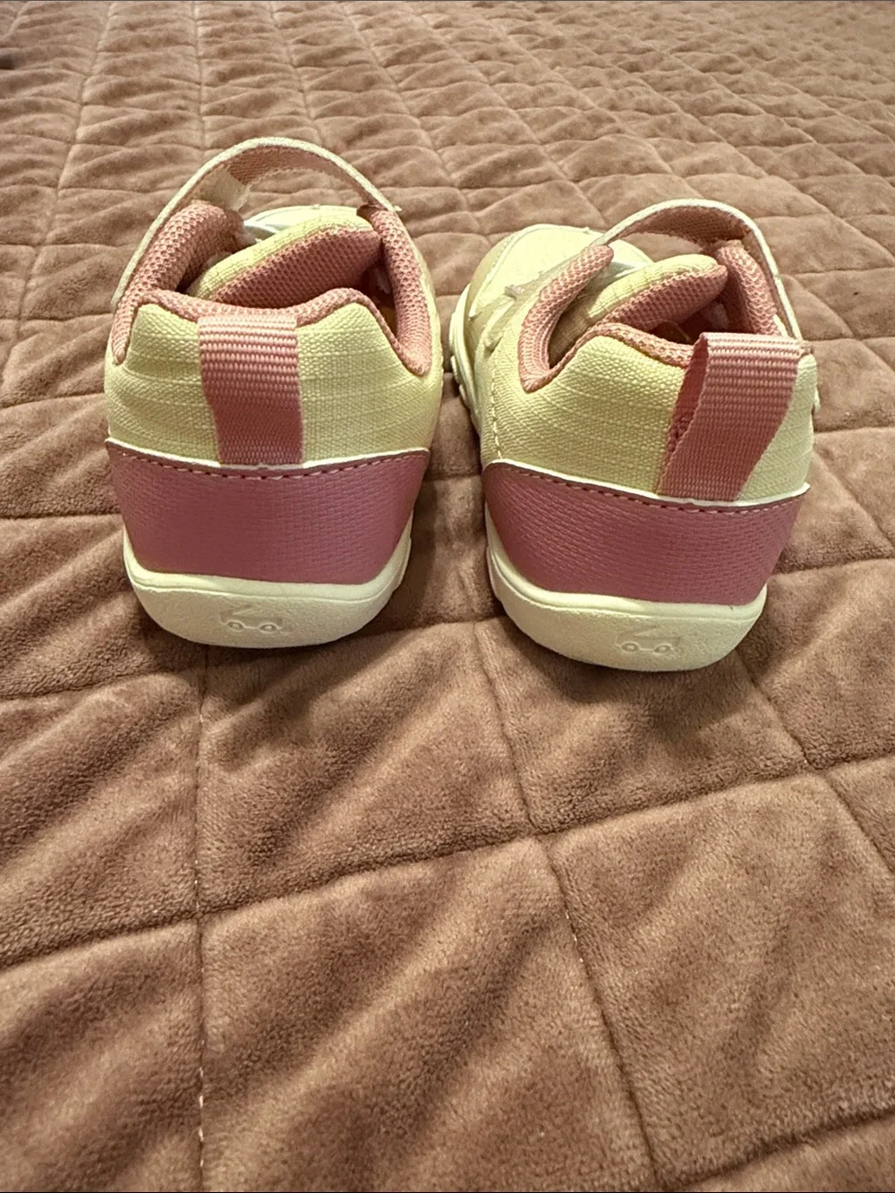 NWOT See Kai Run Toddler Sneakers in Cream and Pink Size 6